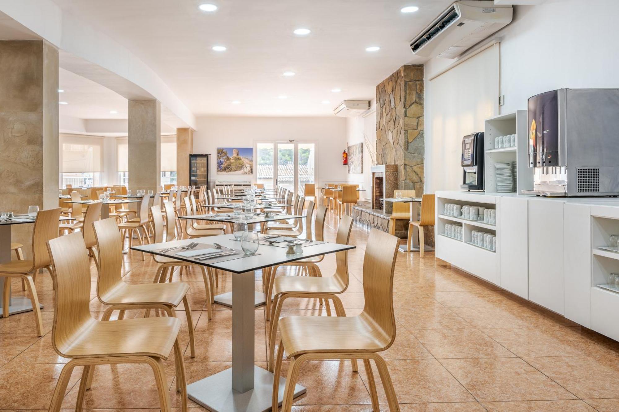 ホテル Globales Simar Cala de Sant Vicenc エクステリア 写真