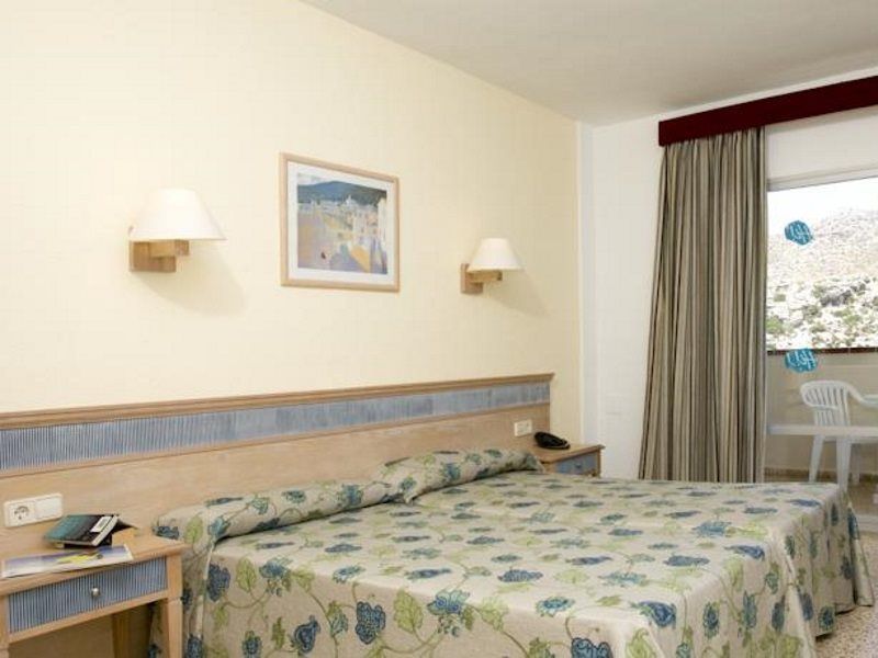 ホテル Globales Simar Cala de Sant Vicenc エクステリア 写真
