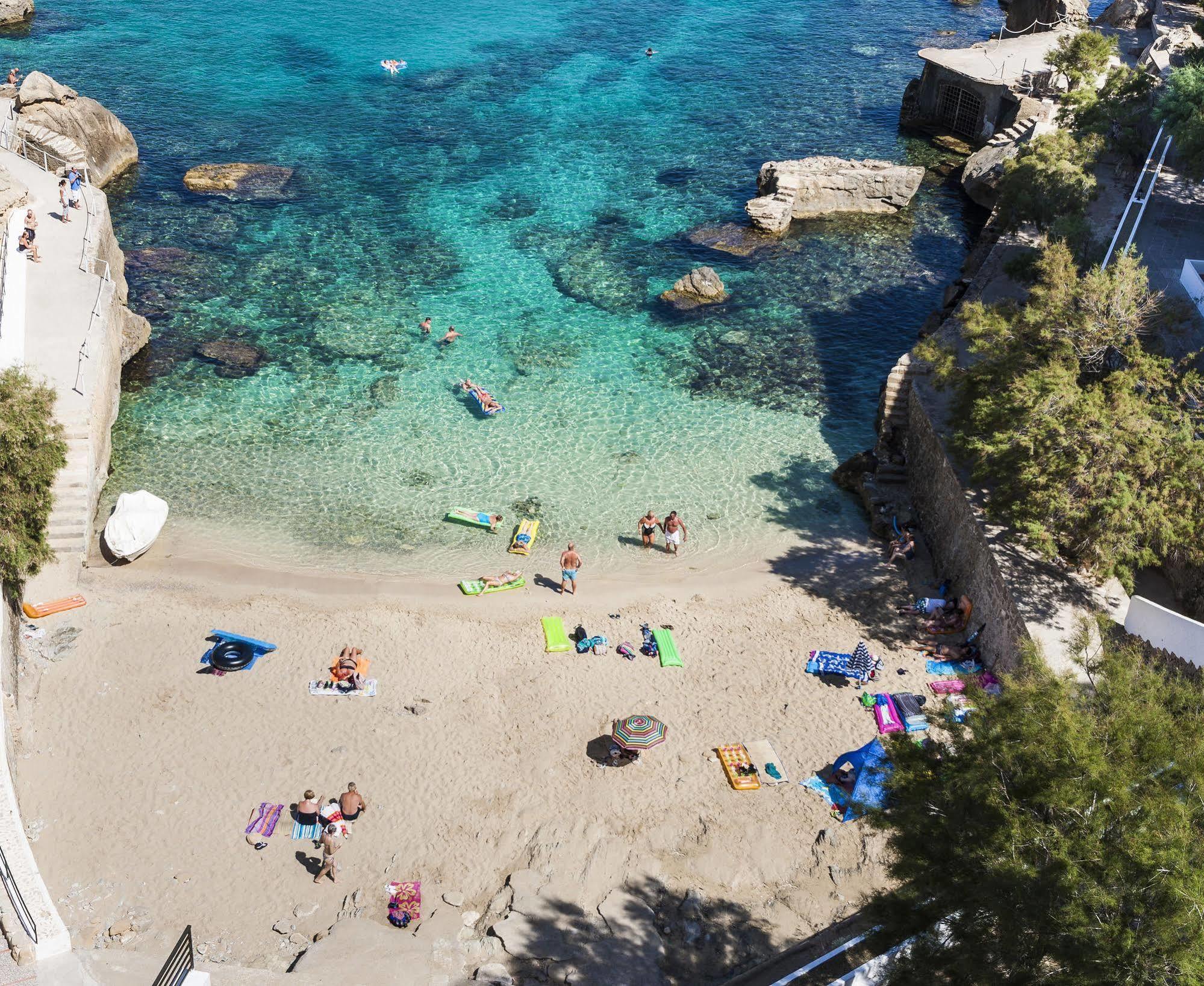 ホテル Globales Simar Cala de Sant Vicenc エクステリア 写真