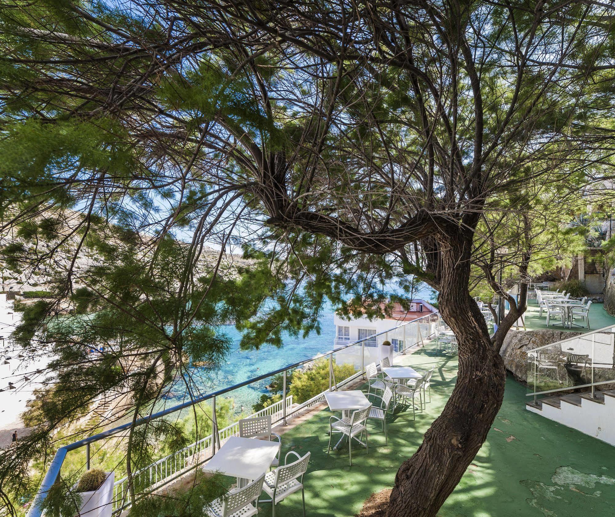 ホテル Globales Simar Cala de Sant Vicenc エクステリア 写真