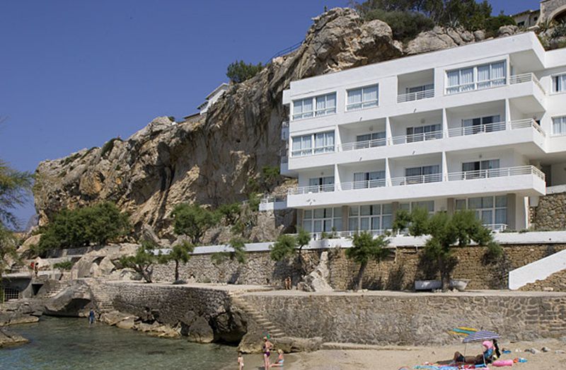 ホテル Globales Simar Cala de Sant Vicenc エクステリア 写真
